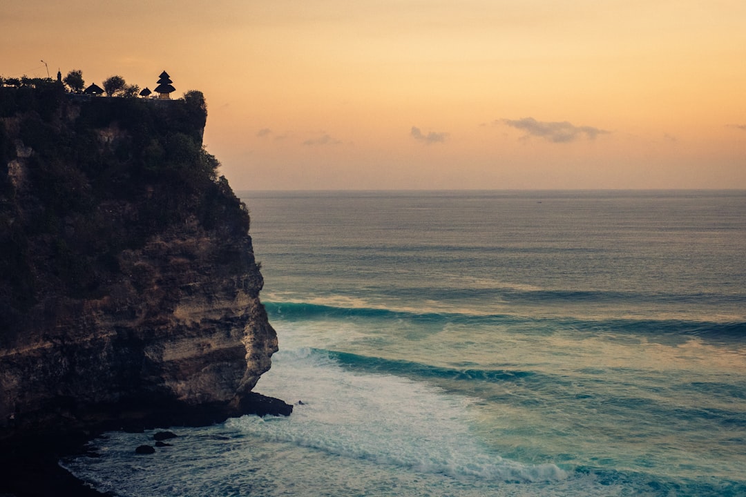 Uluwatu: donde las olas más perfectas de Bali te esperan con vistas de película