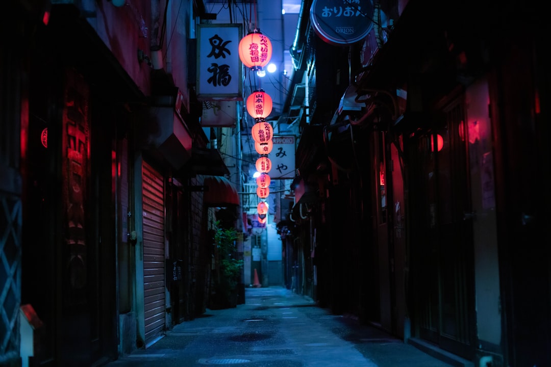 Shinjuku de madrugada: el barrio donde Tokio nunca duerme y vos tampoco vas a querer hacerlo