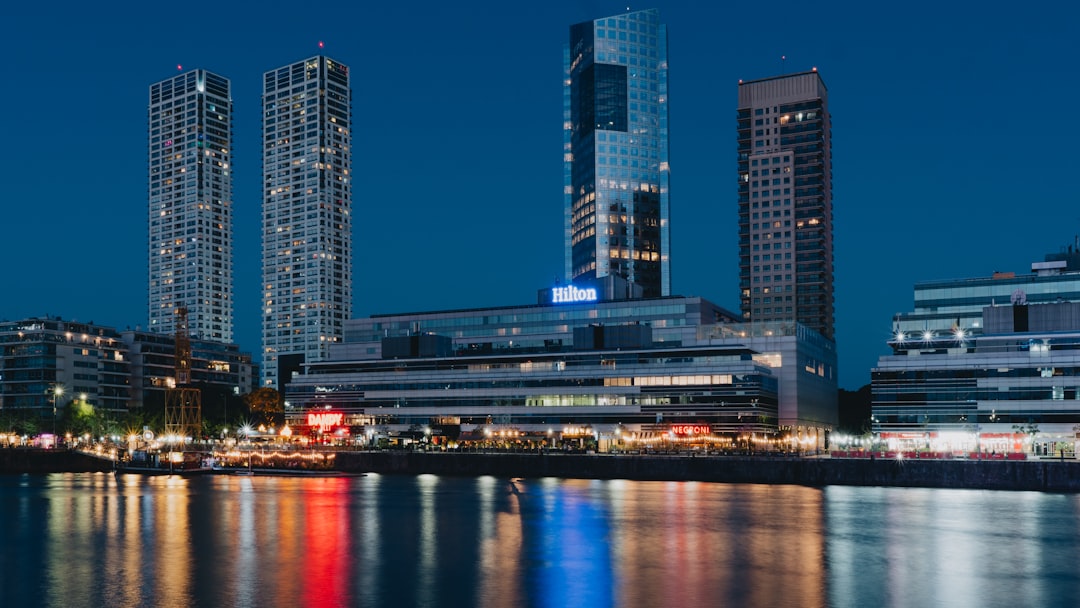 Puerto Madero de noche: los rooftops donde Buenos Aires brilla como nunca