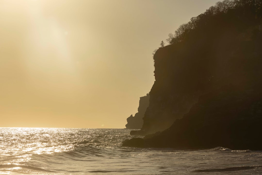 Uluwatu: donde las olas más perfectas de Bali te esperan con vistas de película