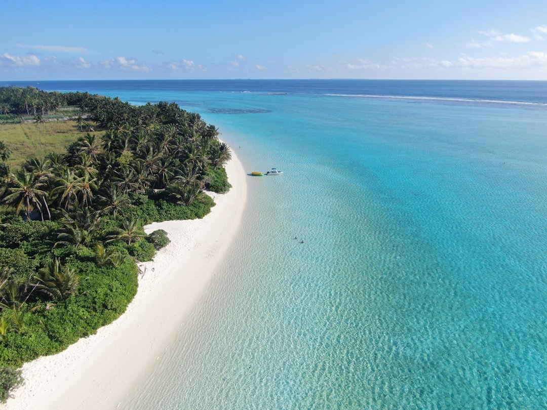 Las playas de Maldivas que no necesitan resort: dónde encontrar el paraíso sin hipotecar la casa