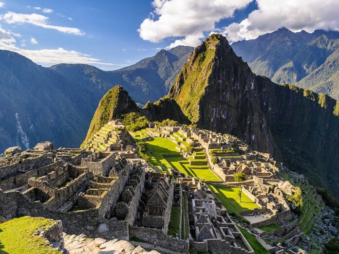 1280px-Machu_Picchu2C_Peru_28201829