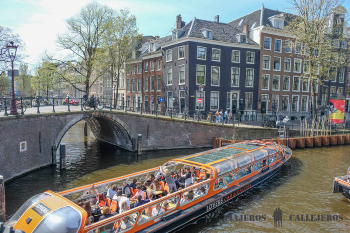 paseo-barco-que-visitar-en-amsterdam