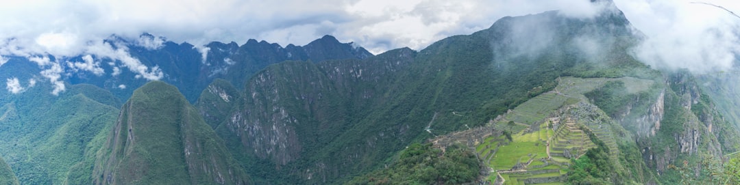 La caminata que te deja sin aire (y sin palabras): conquistá la Montaña Machu Picchu como pocos lo hacen