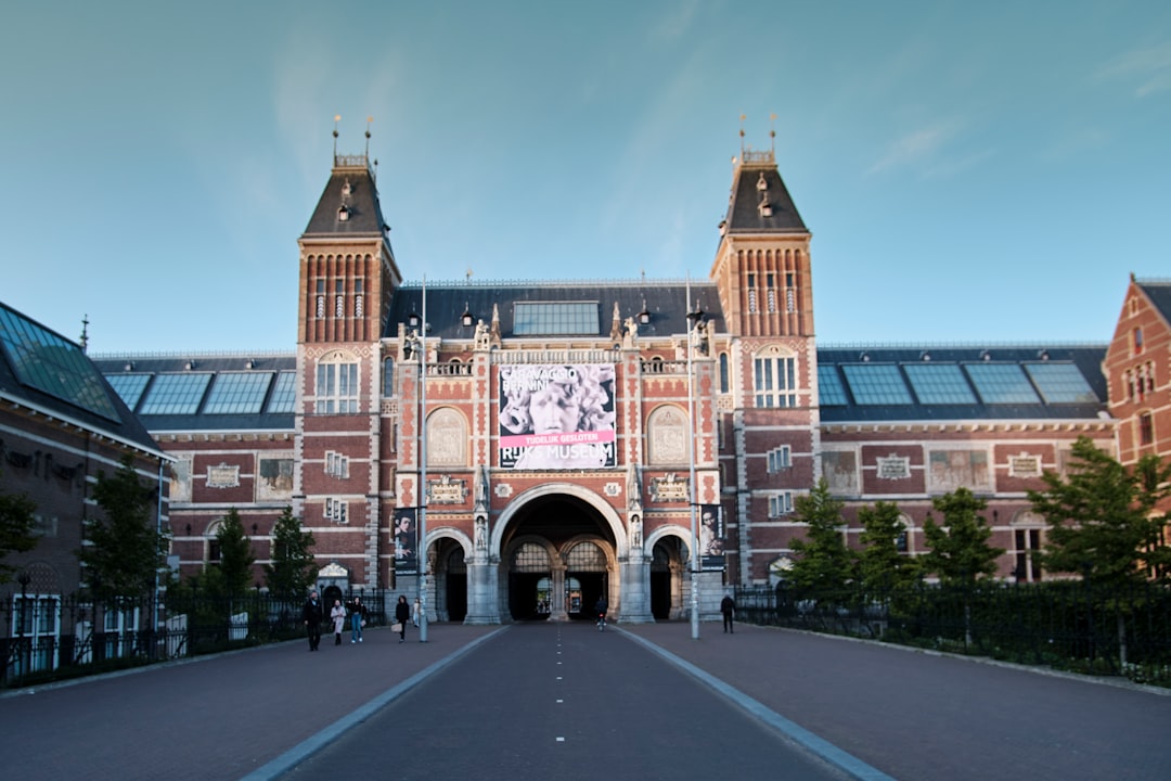 El Rijksmuseum de Ámsterdam: donde 800 años de historia neerlandesa te esperan tras cada puerta