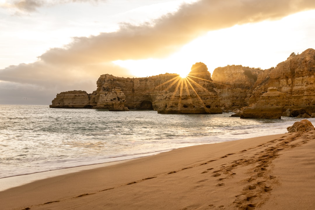 Las playas del Algarve que te van a hacer olvidar que existe el turismo masivo