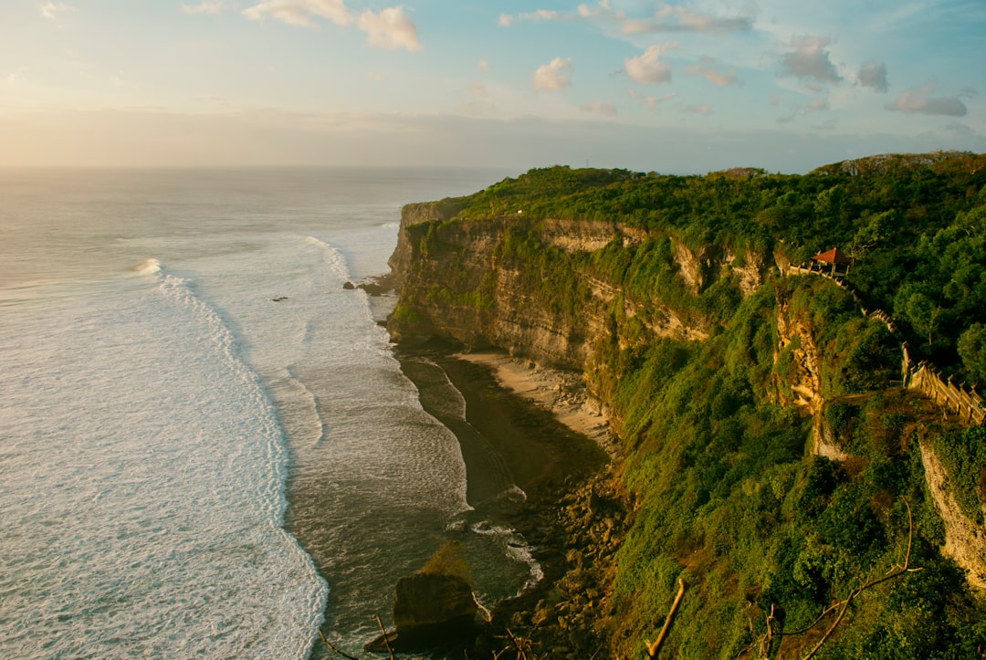 Las olas que te van a cambiar la vida: por qué Bali es el destino de surf que tenés que visitar ahora