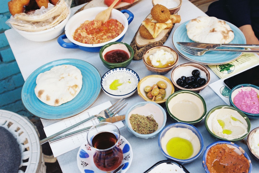 Mezze Athens: donde la cocina griega deja de ser turística y se vuelve sagrada