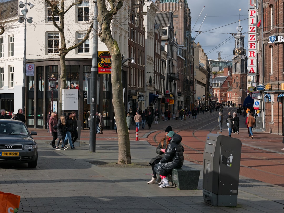 Amsterdam de noche: los clubes que te van a hacer olvidar que existen los hoteles