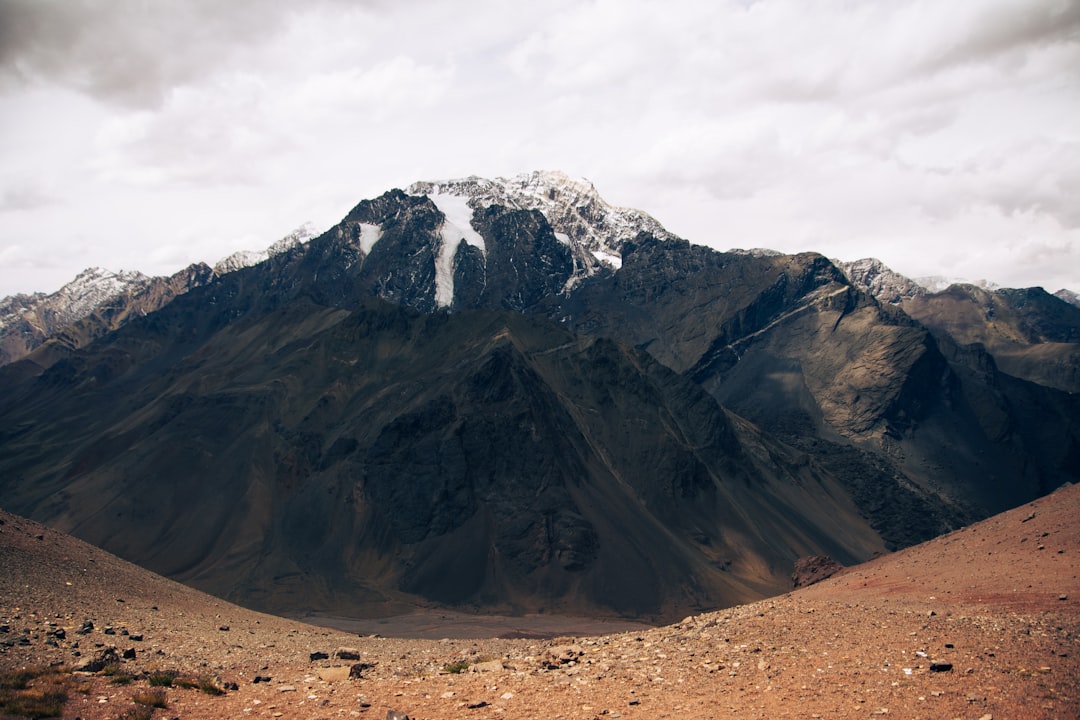 Aconcagua: la aventura de escalar la montaña más alta de América con guías que te salvan la vida