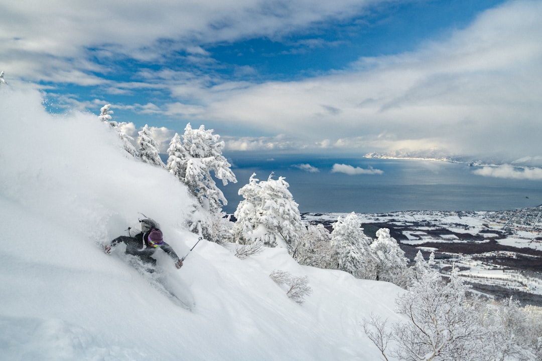 Niseko: por qué este pueblo japonés se convirtió en la meca del snowboard mundial