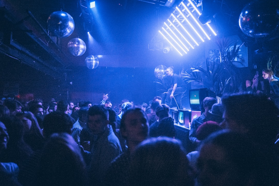 Amsterdam de noche: los 5 clubs más alucinantes donde bailar hasta el amanecer