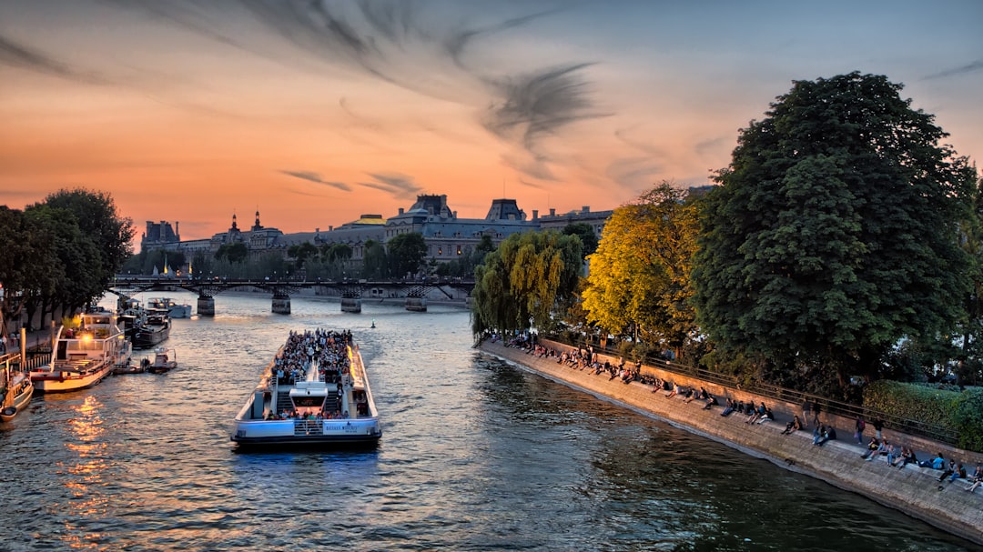 Por qué París en otoño es la decisión más romántica que podés tomar este año