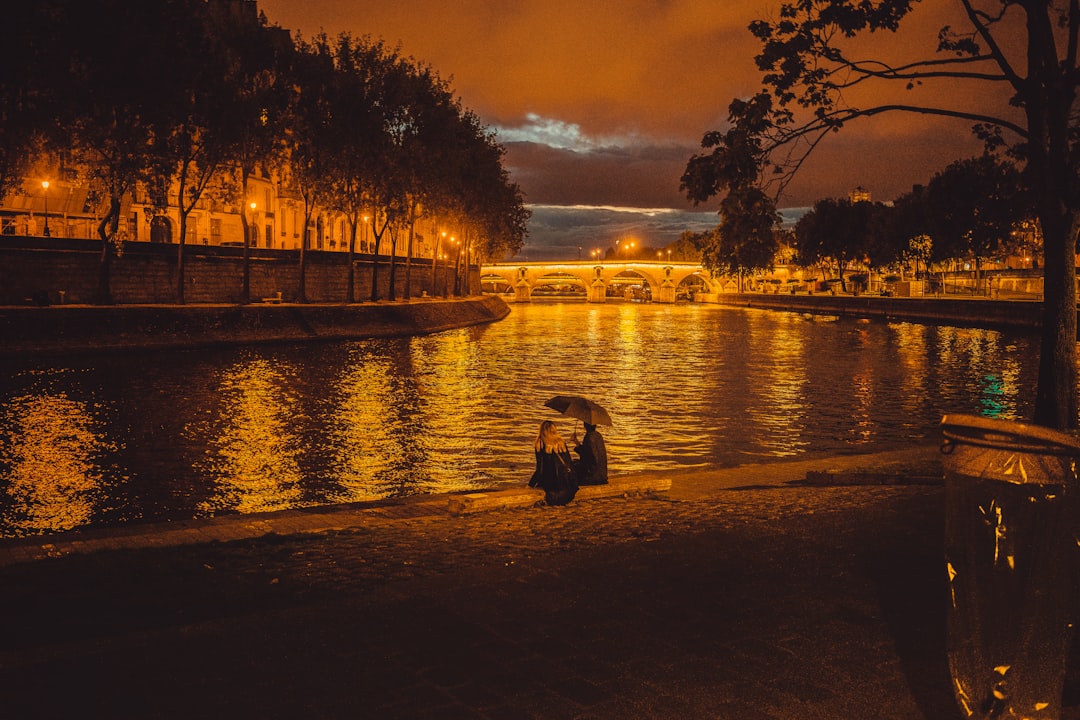 Por qué París en otoño es la decisión más romántica que podés tomar este año