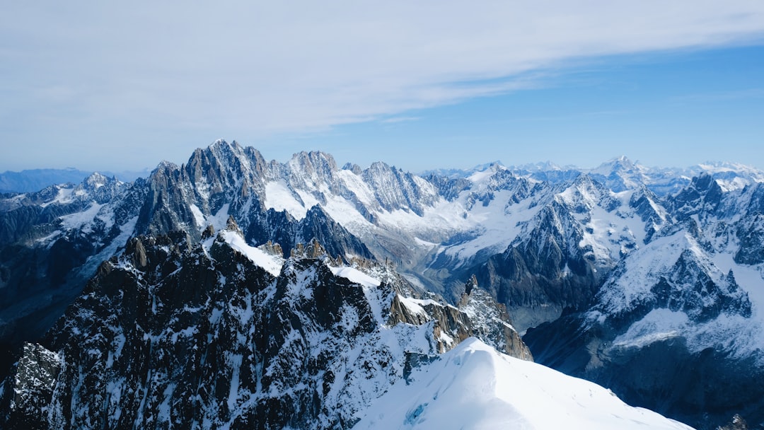 Por qué Chamonix es el destino de esquí que todo argentino debería probar en los Alpes franceses