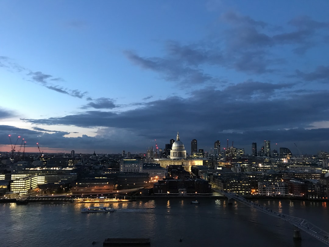 La galería que transformó Londres: por qué Tate Modern es imprescindible para cualquier amante del arte