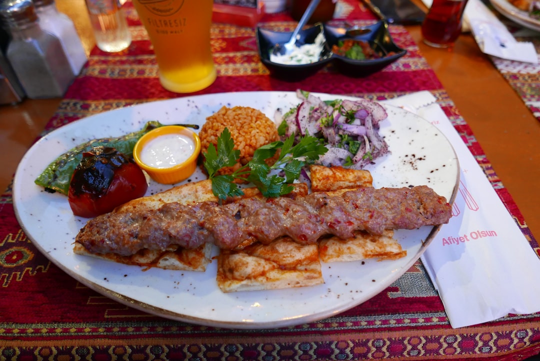 Los kebabs que te van a enamorar: una ruta gastronómica por Estambul que no podés perderte