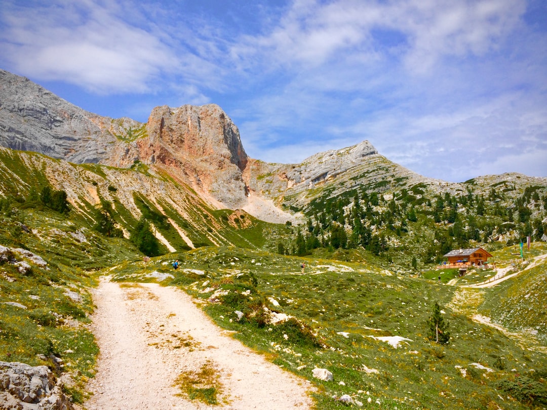 Escalada en los Dolomitas: por qué esta montaña italiana es el sueño de todo aventurero argentino