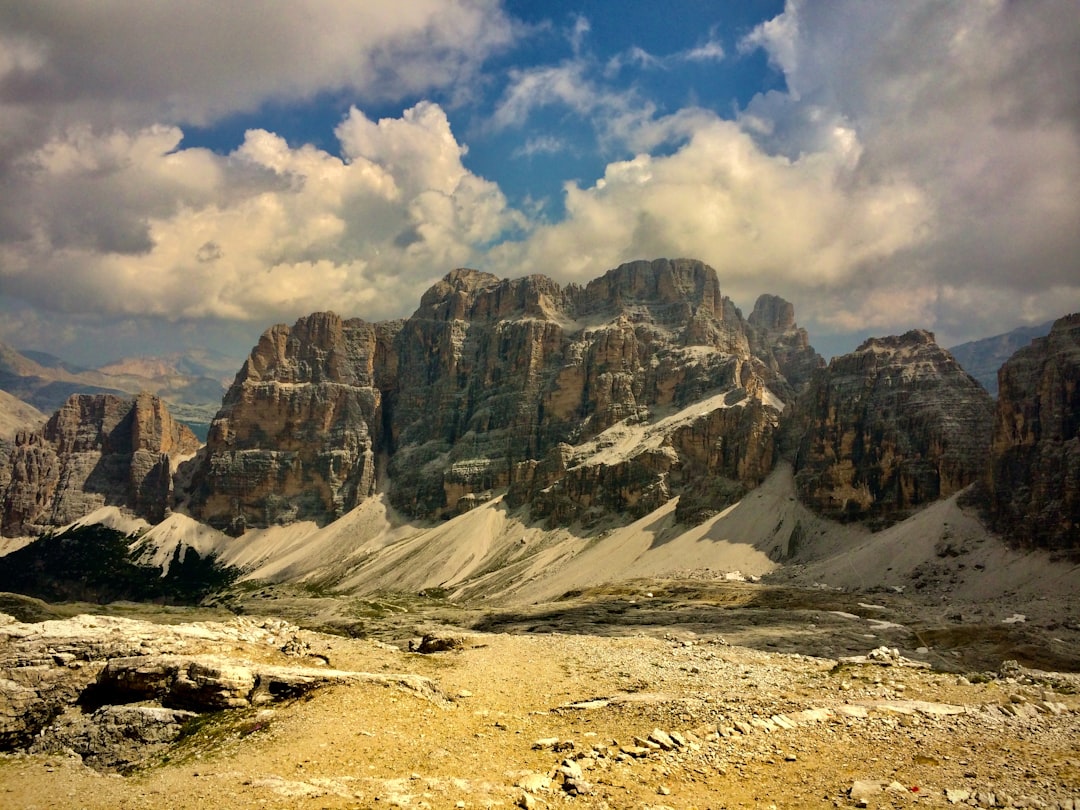 Escalada en los Dolomitas: por qué esta montaña italiana es el sueño de todo aventurero argentino
