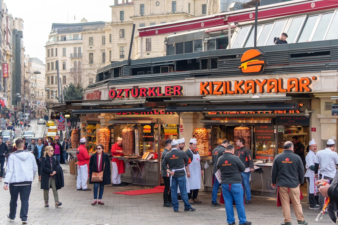 Los kebabs que te van a enamorar: una ruta gastronómica por Estambul que no podés perderte