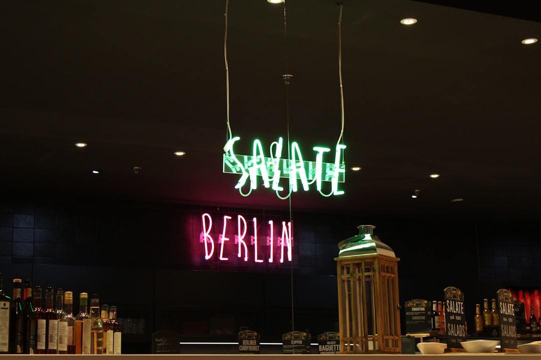 Berlín de noche: los bares donde los viajeros argentinos descubren otra ciudad