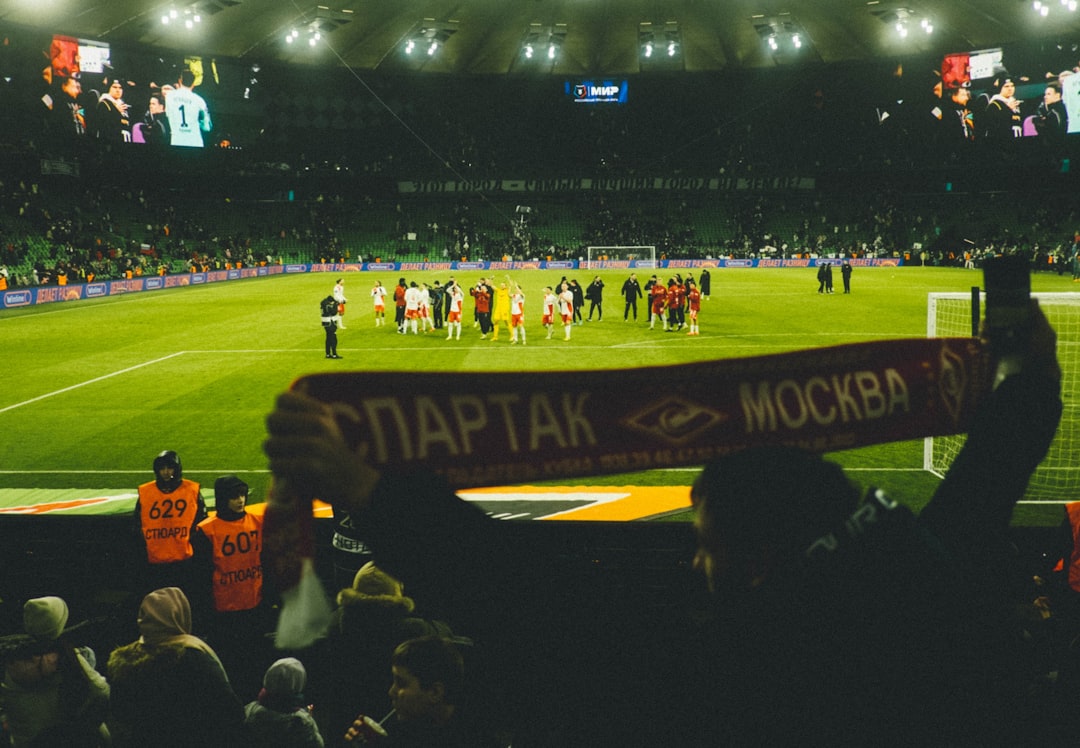 Moscú de noche: donde el fútbol y la pasión se encuentran en la Luzhniki