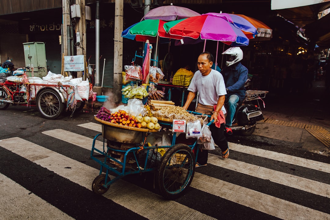 Los mercados nocturnos de Bangkok: donde la comida callejera te roba el corazón a las 2 de la mañana