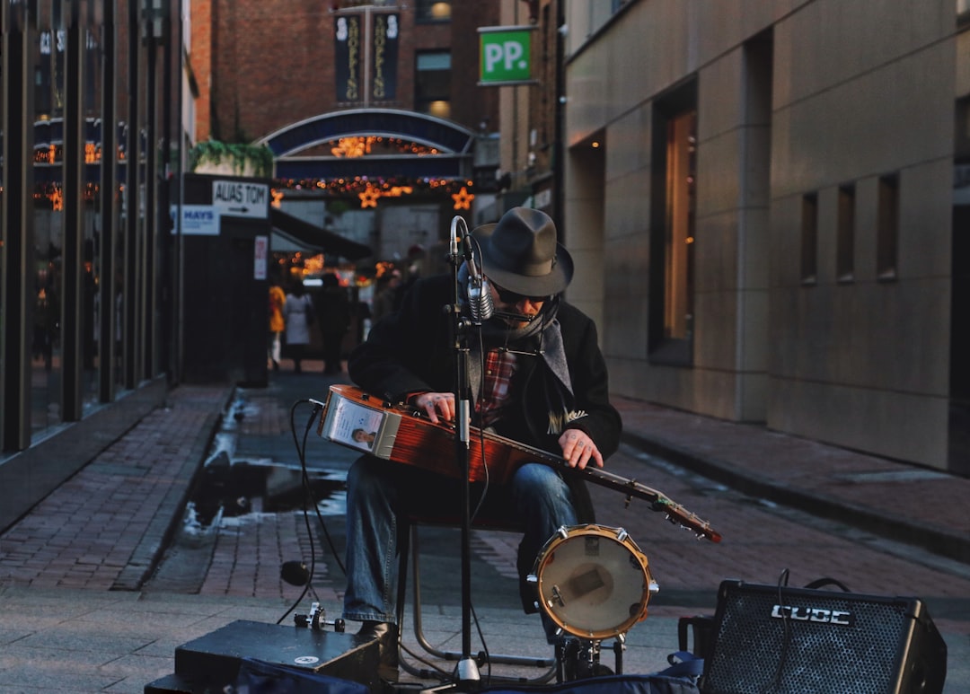 Los pubs de Dublín donde la noche se convierte en leyenda: música, cerveza y gente