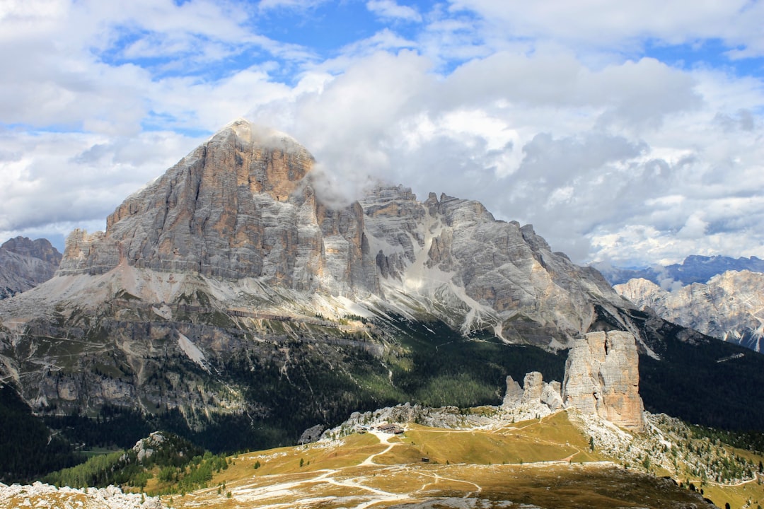 Escalada en los Dolomitas: la aventura vertical que te va a cambiar la vida