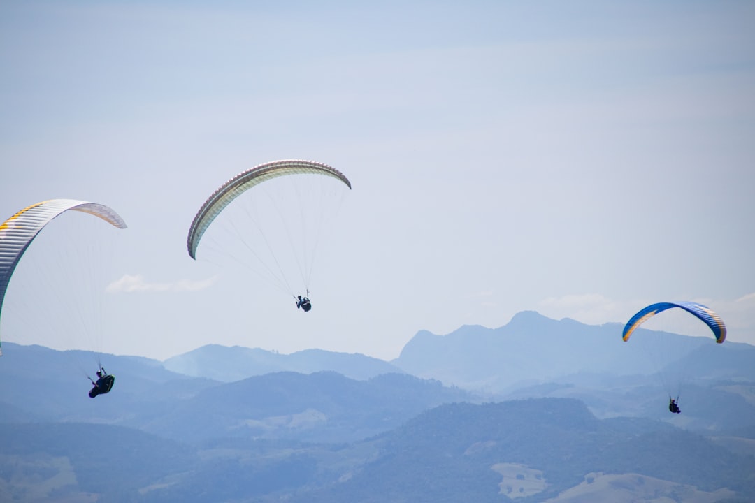 Volá sobre los Alpes suizos: por qué el parapente en Interlaken es la adrenalina que te falta