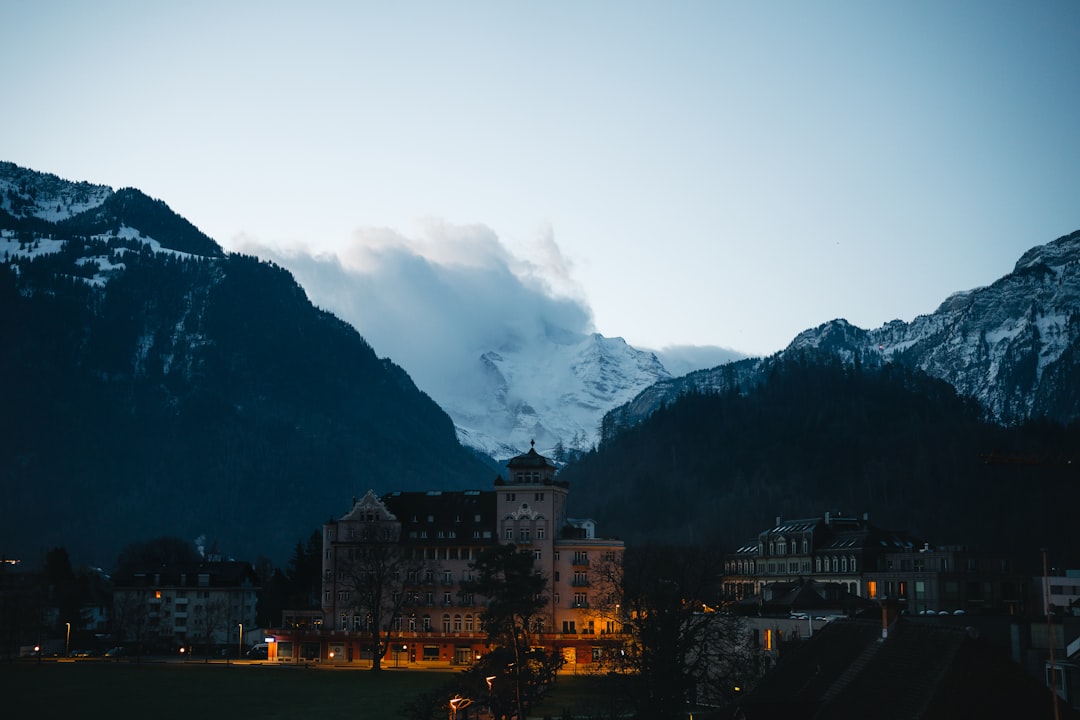 Volá sobre los Alpes suizos: por qué el parapente en Interlaken es la adrenalina que te falta