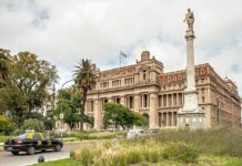 Los edificios que guardan la historia: una caminata por la arquitectura porteña que te va a enamorar