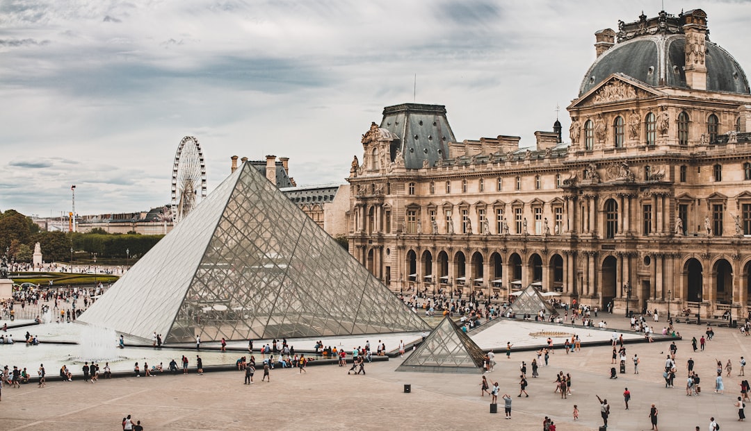 El Louvre no es solo cuadros: la verdadera magia está en los rincones que nadie visita