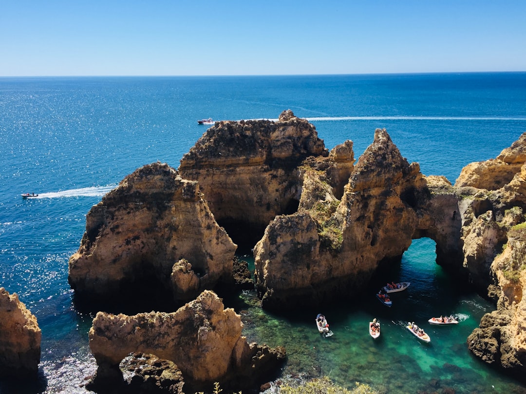Praia da Marinha: la playa portuguesa que todos queremos visitar pero pocos logran fotografiar bien
