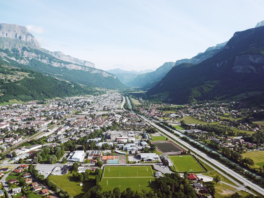 Volar sobre los Alpes suizos: por qué el parapente en Interlaken es la adrenalina que te faltaba