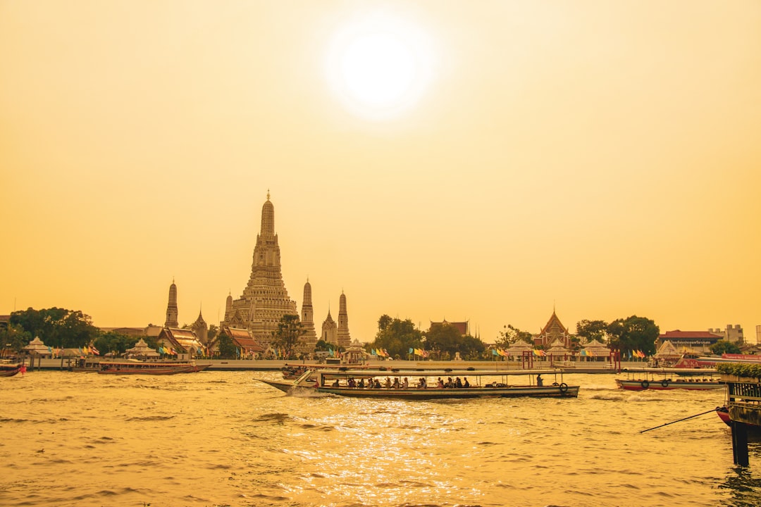 Los templos dorados de Bangkok: la experiencia espiritual que te va a transformar el viaje
