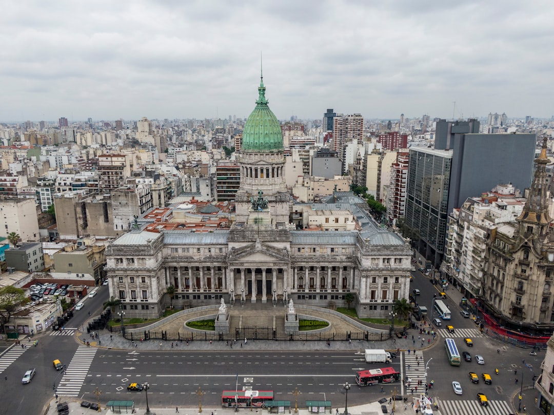 Los edificios que guardan la historia: una caminata por la arquitectura porteña que te va a enamorar