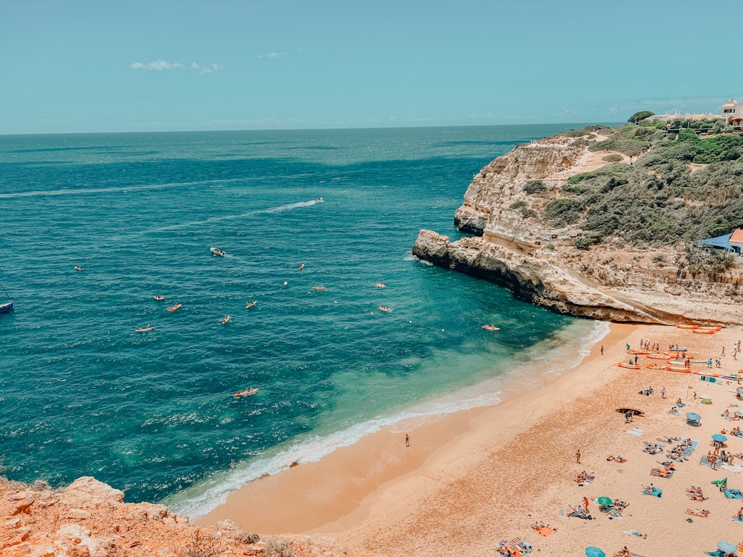 Praia da Marinha: la playa portuguesa que todos queremos visitar pero pocos logran fotografiar bien