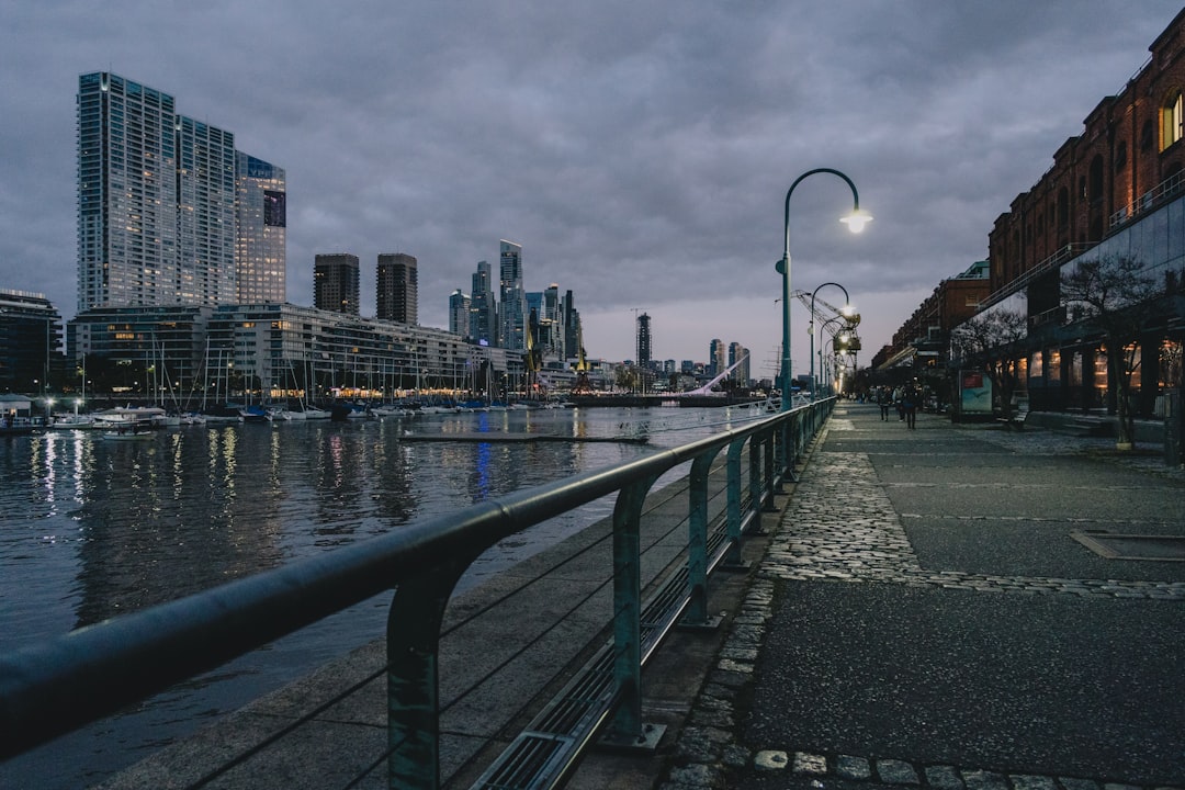 Puerto Madero de noche: los bares con vista que te van a enamorar