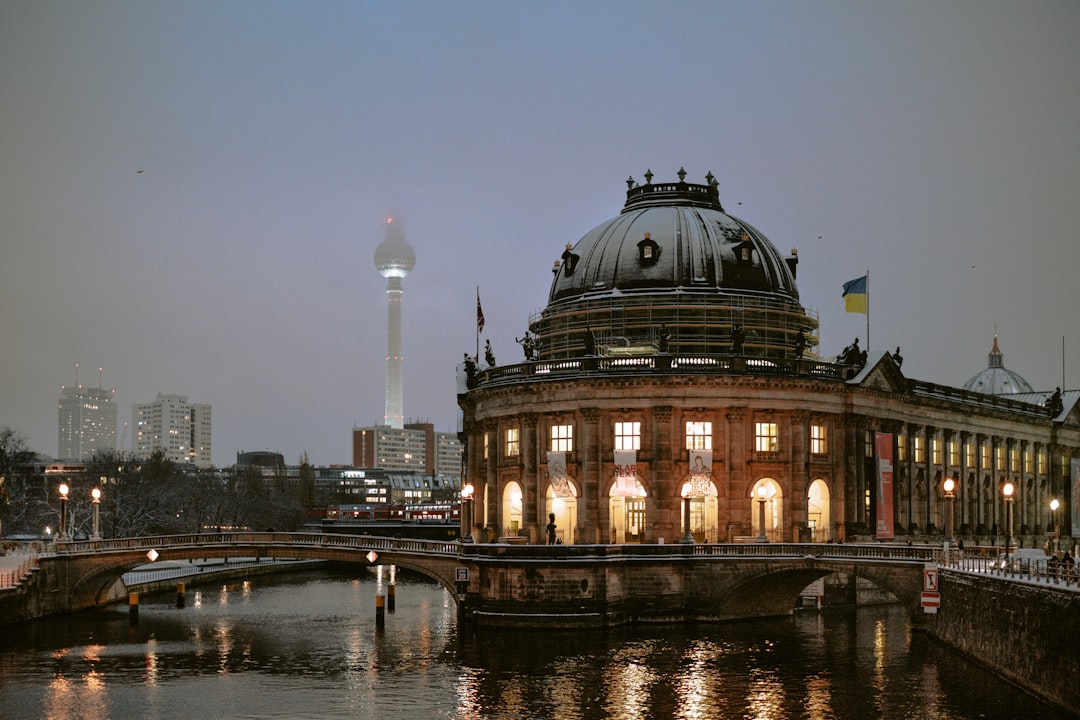 Berlín de noche: los bares que transforman la ciudad en la capital más cool de Europa