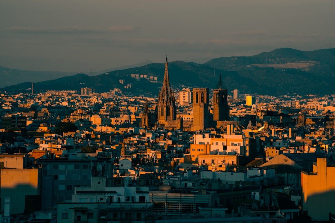 Monk Barcelona: el bar donde los mejores cócteles del mundo nacen en una terraza imposible