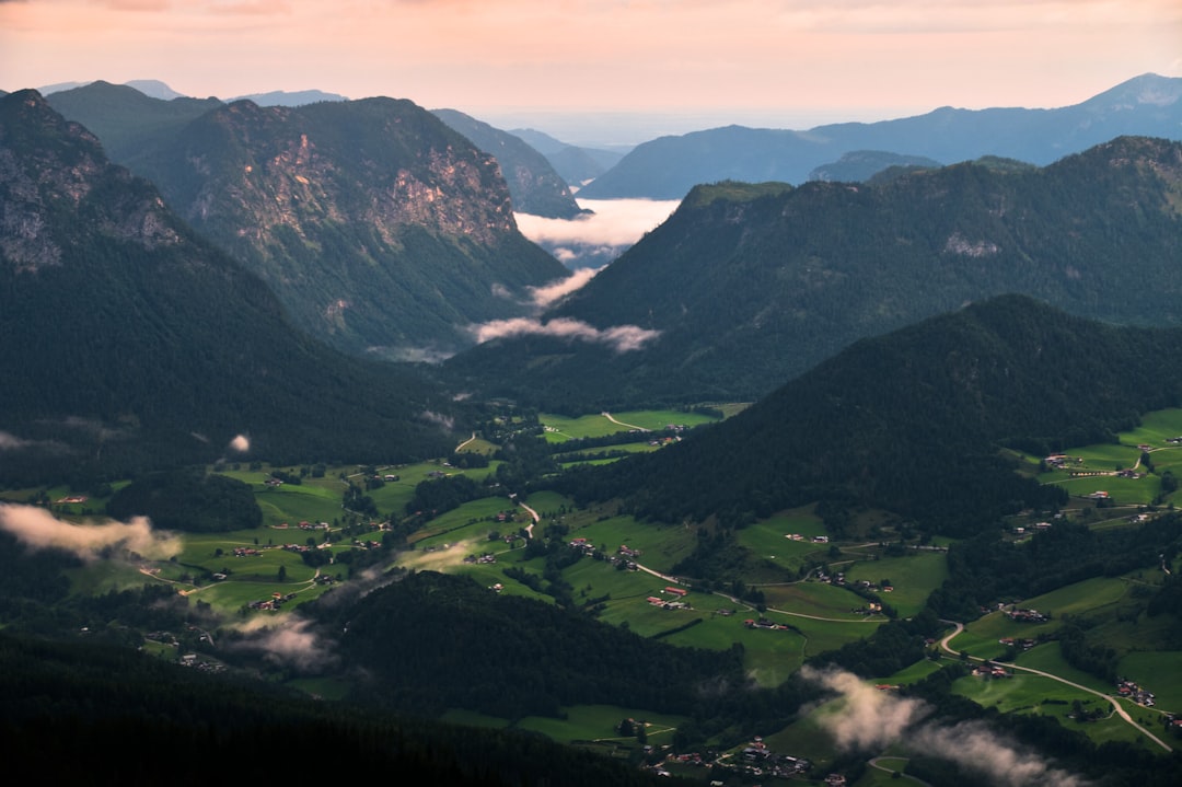 Volar sobre los Alpes suizos: por qué el parapente en Interlaken es la adrenalina que te faltaba