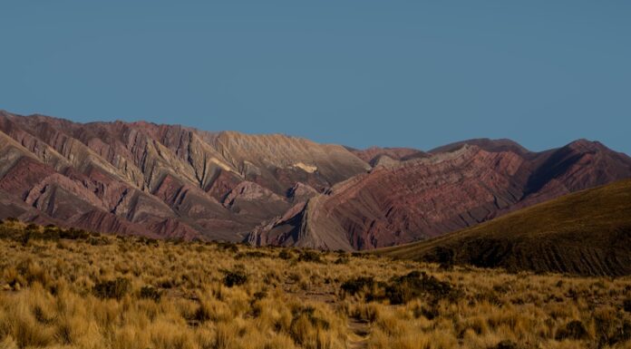 Cabalgar por los Valles Calchaquíes: la aventura que te va a conectar con Salta de verdad
