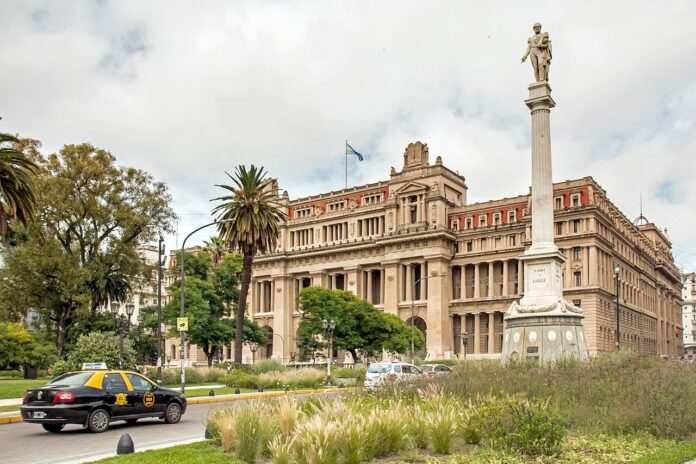 1280px-Buenos_Aires_283286845259829