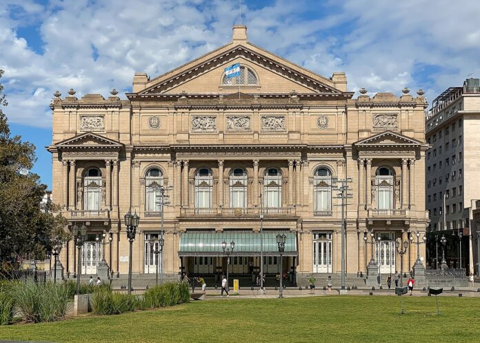 1280px-Fachada_del_Teatro_ColC3B3n_en_Buenos_Aires2C_Argentina