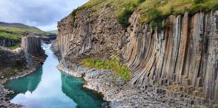 Las rutas de senderismo en Islandia que te van a dejar sin aliento: volcanes, glaciares y termas naturales