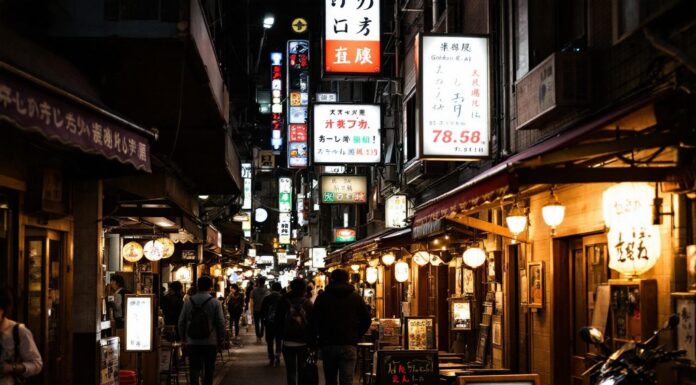 Golden Gai en Tokio: el barrio de bares más íntimo del mundo donde el camarero te conoce por tu nombre