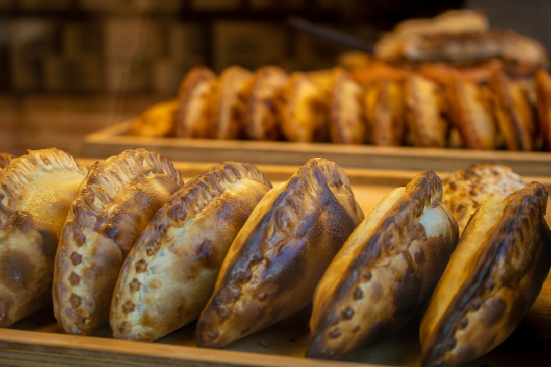 Las empanadas salteñas que te van a enamorar: dónde comerlas como en Salta