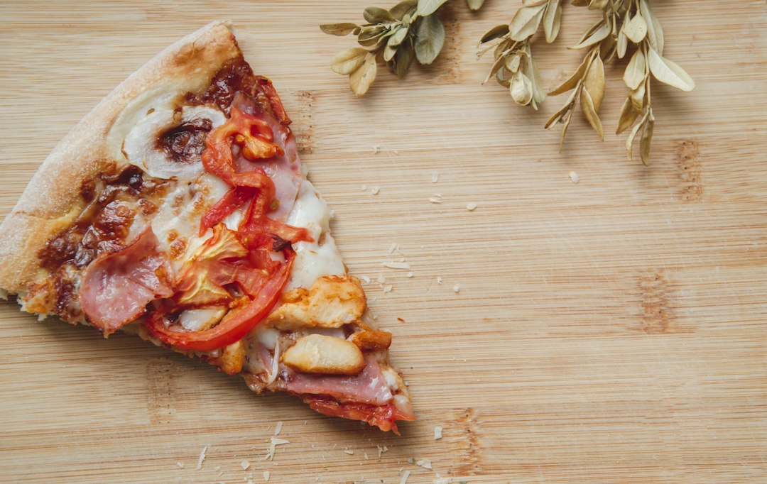 Por qué la pizza con fainá es la combinación que define a Buenos Aires y dónde probarla como se debe