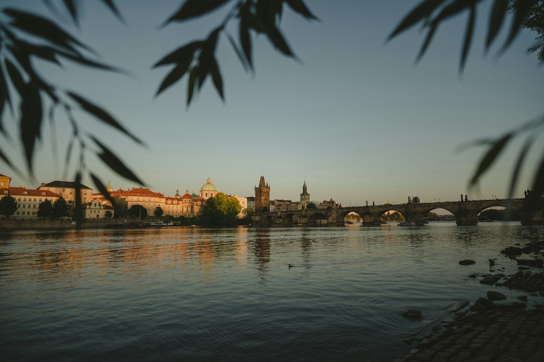 Praga de noche: donde la bohemia europea te seduce en cada esquina